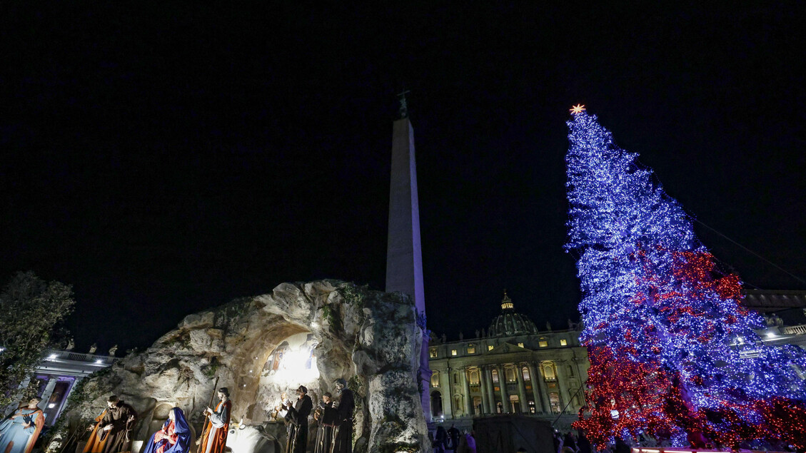 Nativity Scene and Christmas Tree in St Peter 's Square - ALL RIGHTS RESERVED