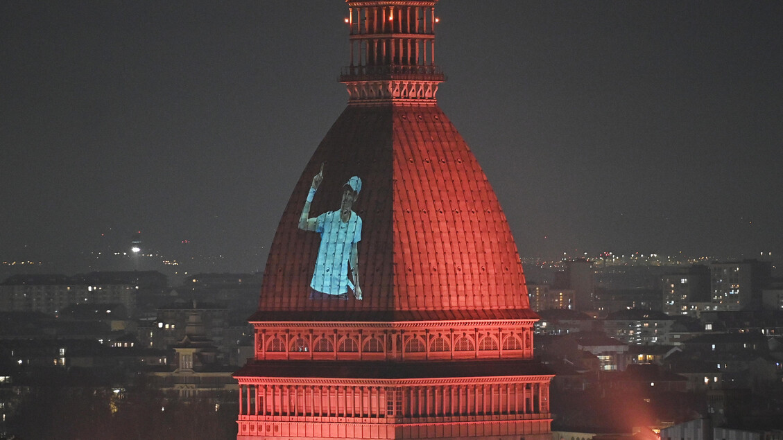 Jannik Sinner sulla Mole Antonelliana - RIPRODUZIONE RISERVATA