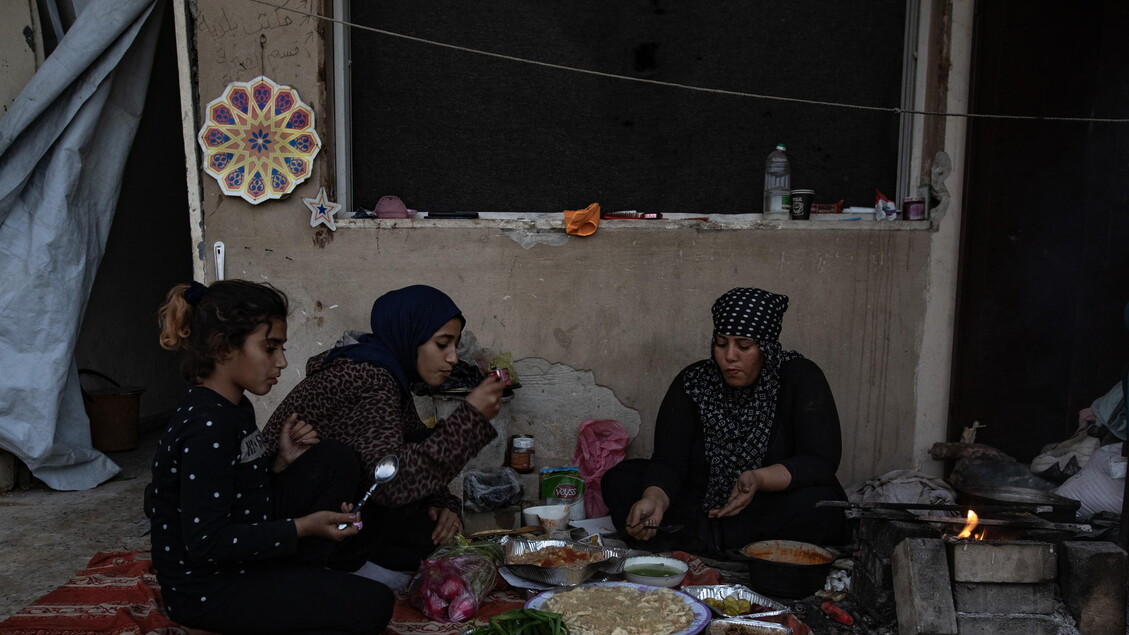 Palestinian family in Gaza shares Iftar amid home rubble