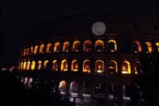 Roma, un Sos llumina i principali monumenti della citta'