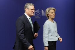 Von der Leyen a Starmer: "In tempi incerti collaboriamo di più"