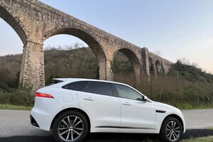 Jaguar F-Pace plug-in (ANSA)