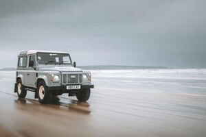 Classic Defender Works V8 Islay Edition (ANSA)