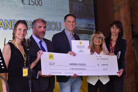 Andrea Fazioli vince il concorso Ceresio in Giallo © Ansa