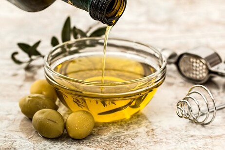 Olio di oliva (fonte: Pixabay)