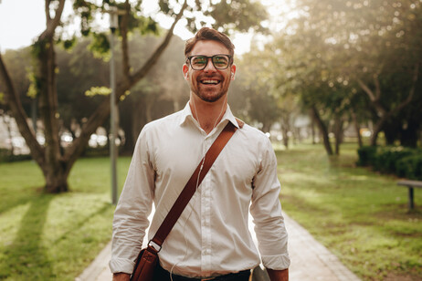 Camminare accende un sorriso. Attestazione: jacoblund -iStock