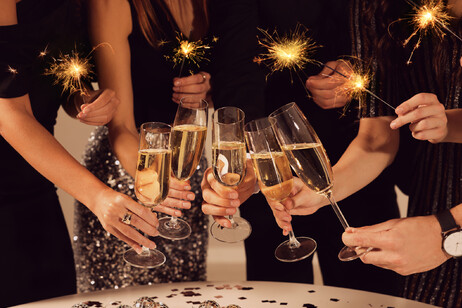 Bollicine per brindare al nuovo anno foto iStock.