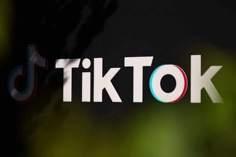 TikTok insegna logo generica simbolica