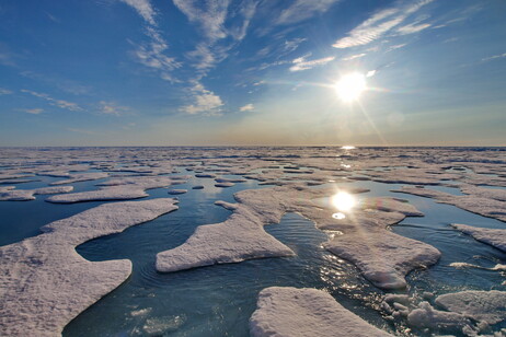 Lo scioglimento dei ghiacci nell'estate artica (fonte: Michael Tjernström/Department of Meteorology, Stockholm University via imaggeo.egu.eu)