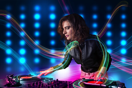 Una giovane dj foto iStock.