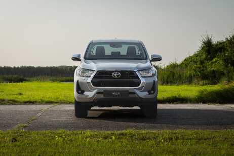 Toyota Hilux Double Cab 2.8 D Hybrid 48V