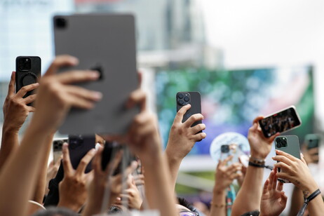 Apple Intelligence arriverà in Ue e in italiano da aprile 2025