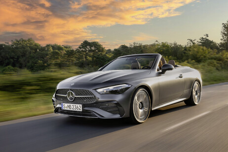 Mercedes CLE Cabrio, relax in autostrada anche en plein air