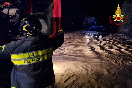 Maltempo: si cercano bimbo e nonna dispersi nel pisano