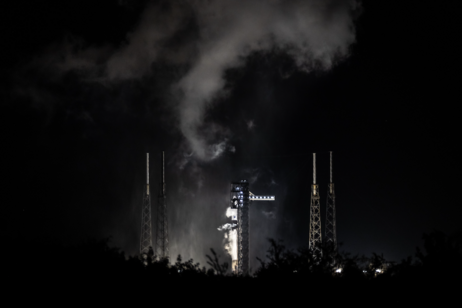 L'accensione dei motori del razzo Falcon 9 di SpaceX durante le prove generali del lancio (fonte:&nbsp;Adam Bernstein/Spaceflight Now)