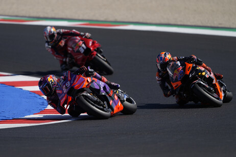 Martin vince la gara sprint a Misano, secondo Bagnaia