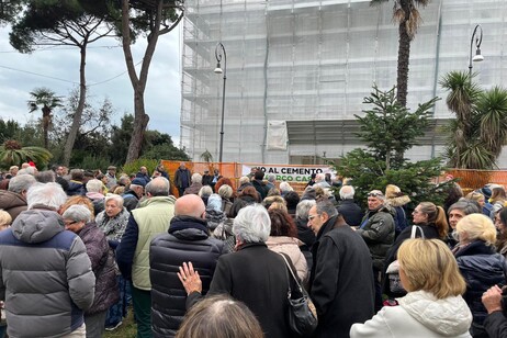 Manifestazione contro 'cemento nel Parco Casale' a Rapallo