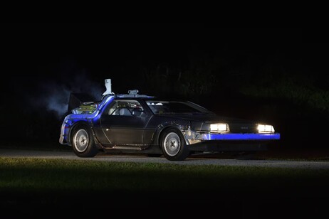 DeLorean DMC-12