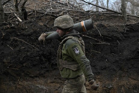 An artilleryman of the 155th Separate Mechanized Brigade of Ukrainian Armed Forces