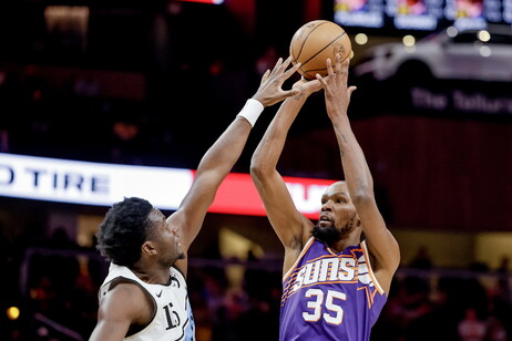 Kevin Durant e Clint Capela