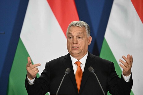 Orbán: "Persi 7 miliardi per guerra Ucraina, la pace spinge l'economia"