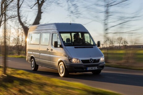 Mercedes, lo Sprinter compie 30 anni