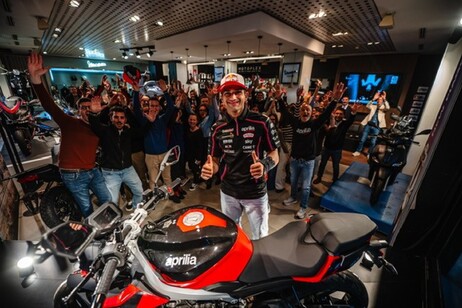 Jorge Martin apre il prebooking di Aprilia Tuono 457