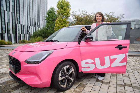 Suzuki rende omaggio al ciclismo in rosa