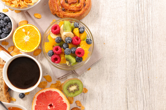 Dalla frutta alla caffeina,gli ingredienti per difendere l'udito.  Attestazione: margouillatphotos - iStock