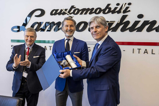 A Stephan Winkelmann ceo Lamborghini premio Tartaruga UIGA