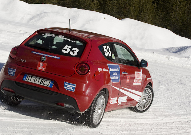 Auto, dal 15 novembre catene a bordo o gomme invernali © Assogomma