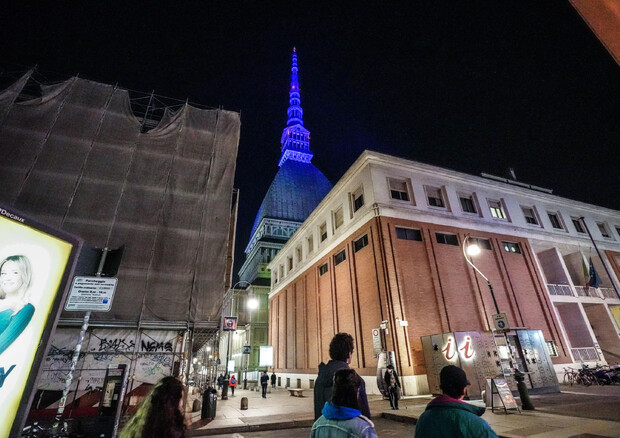 The Mole Antonelliana is illuminated with the colors of Ukraine (ANSA)