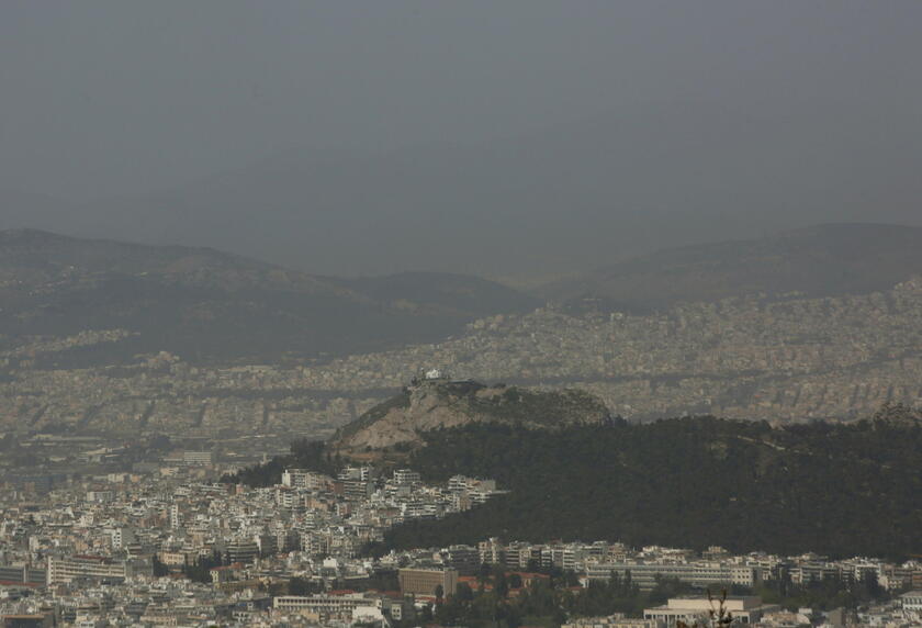 High temperatures and Saharan dust affect the weather in Greece © ANSA/EPA