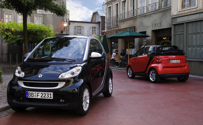 Consegnata a Milano ultima Smart Fortwo per l'Italia