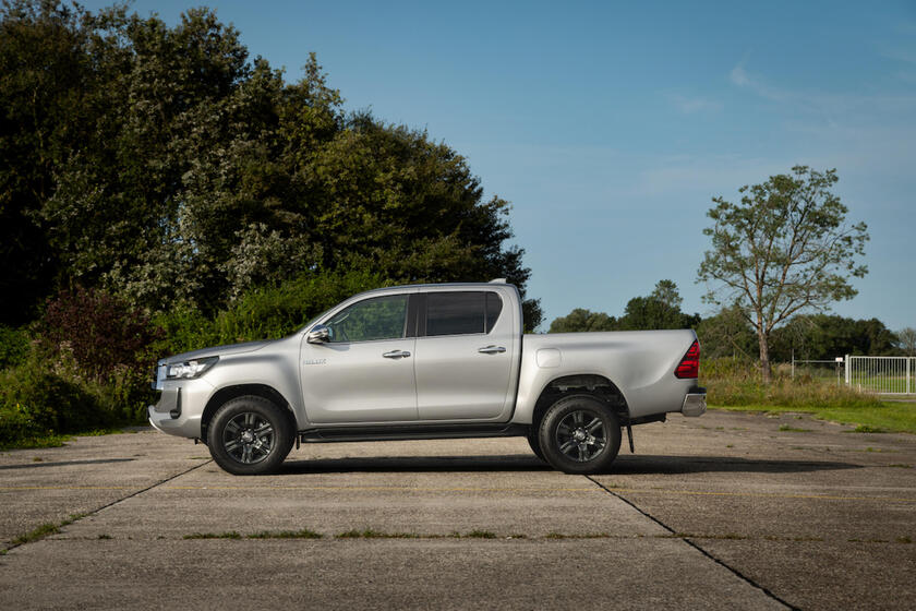 Toyota Hilux Double Cab 2.8 D Hybrid 48V