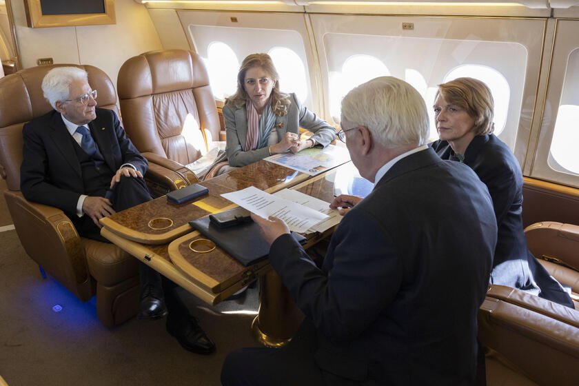 Mattarella e Steinmeier atterrano a Bologna