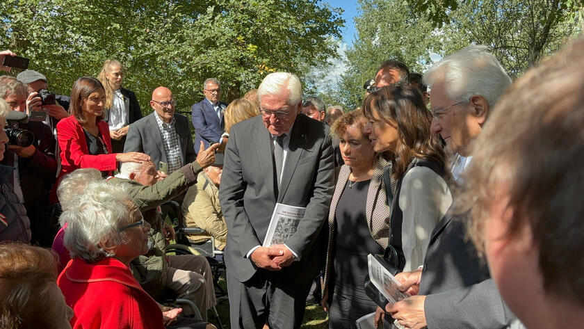 A Monte Sole l'abbraccio tra i presidenti e i sopravvissuti