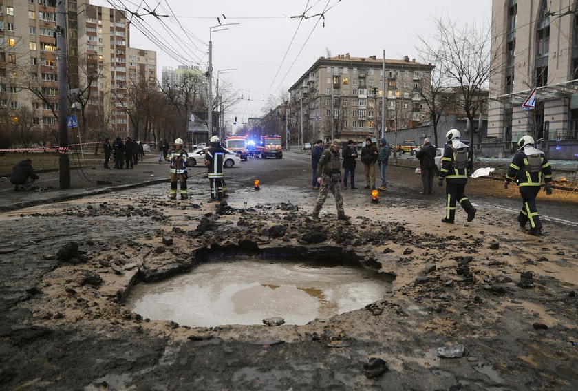 Russian missile strike hits Kyiv