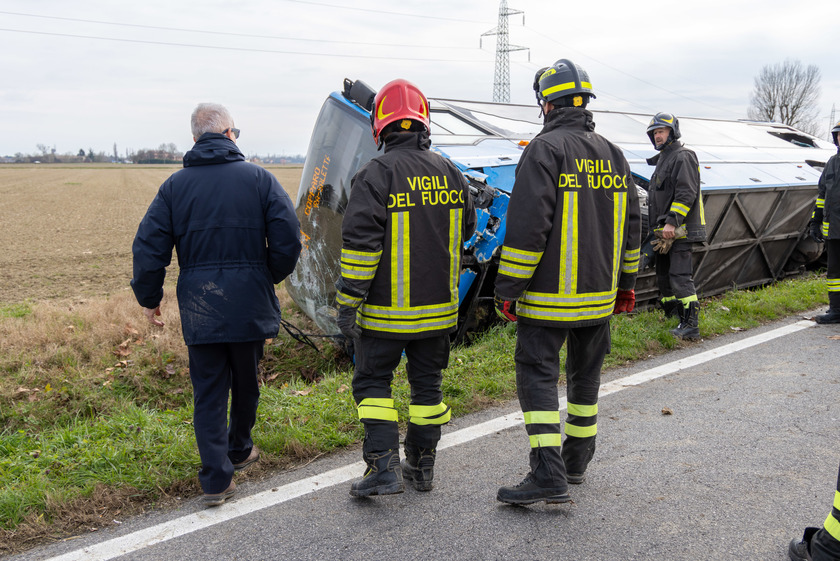 Scontro con un bus a Ferrara, morta la conducente di un'auto