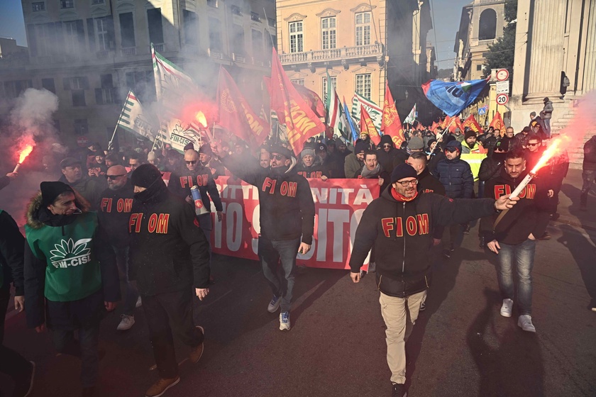 Contratto metalmeccanici, lavoratori in corteo a Genova