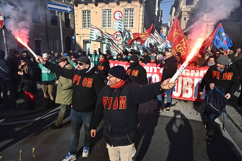 Contratto metalmeccanici, lavoratori in corteo a Genova