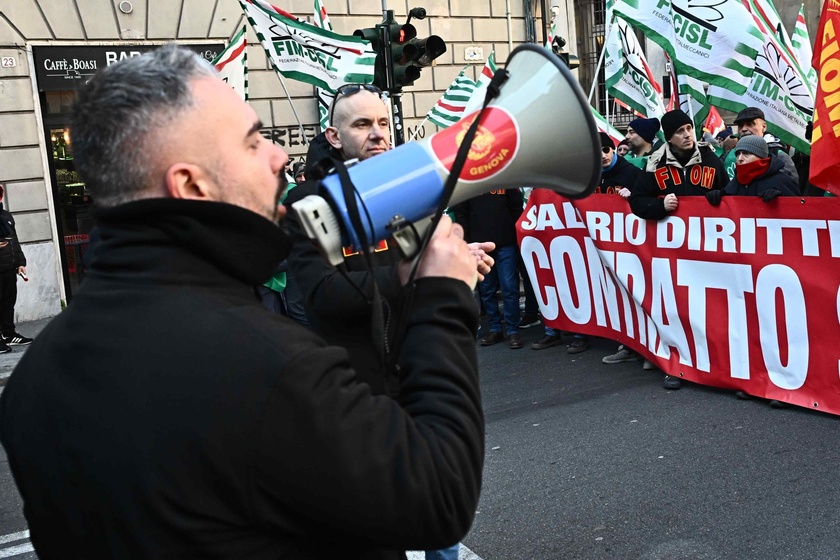 Contratto metalmeccanici, lavoratori in corteo a Genova