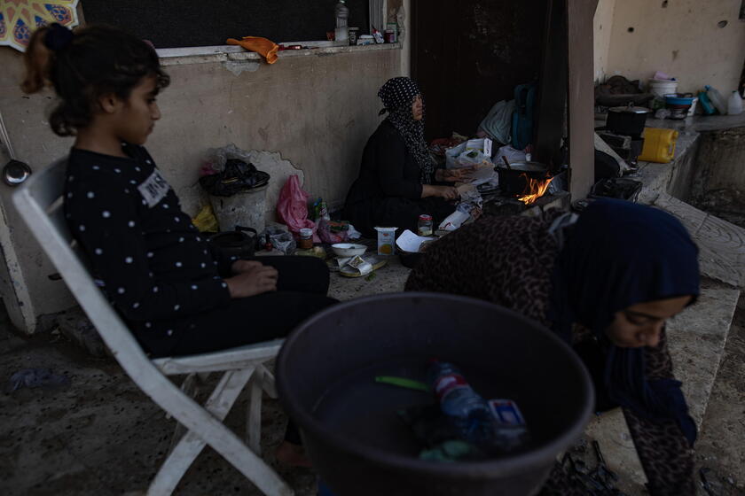 Palestinian family in Gaza shares Iftar amid home rubble