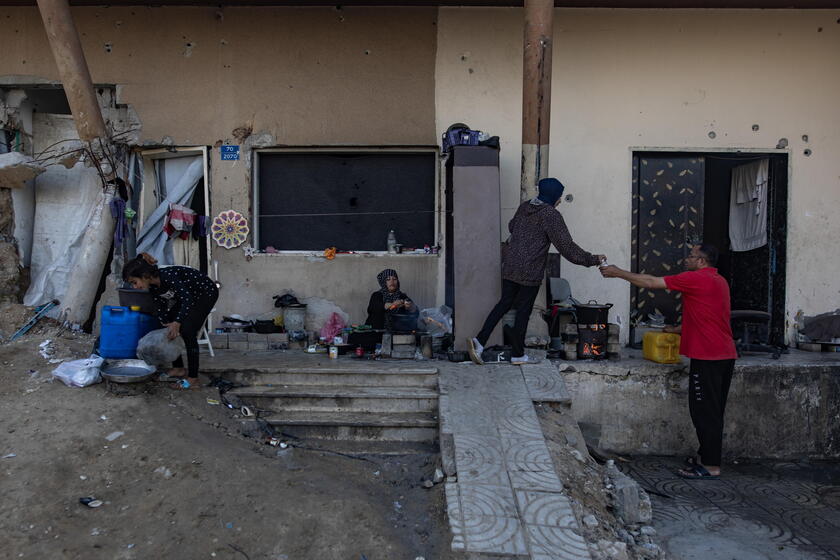 Palestinian family in Gaza shares Iftar amid home rubble