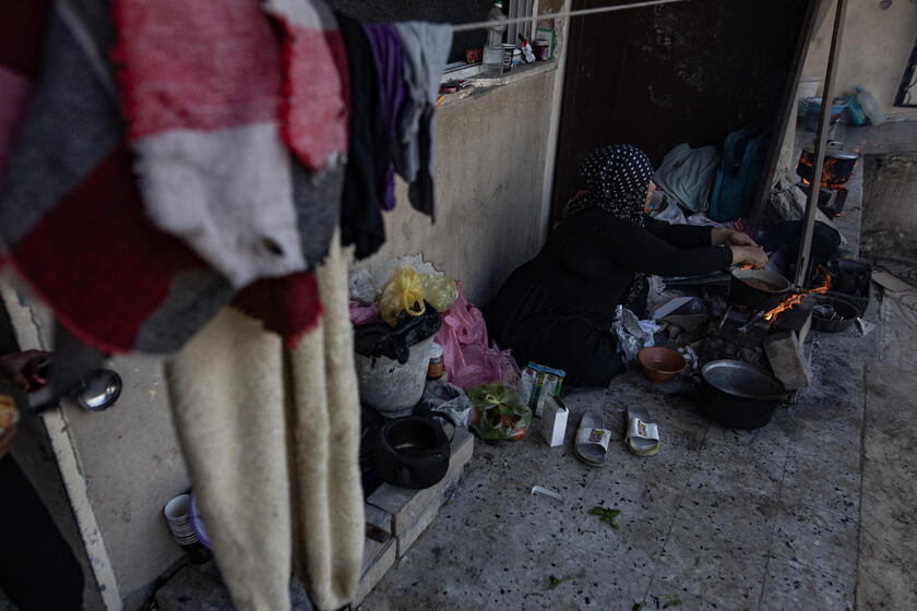 Palestinian family in Gaza shares Iftar amid home rubble