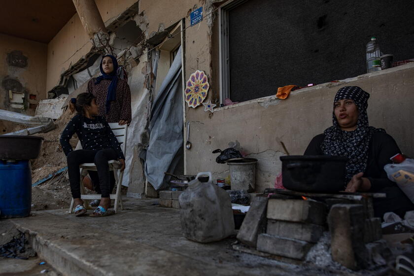 Palestinian family in Gaza shares Iftar amid home rubble