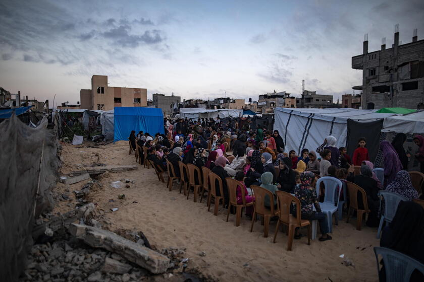 Palestinians in Khan Younis gather to break fast on Ramadan's fourth day