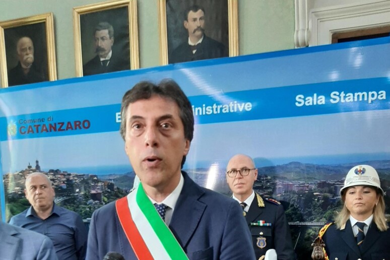 - RIPRODUZIONE RISERVATA