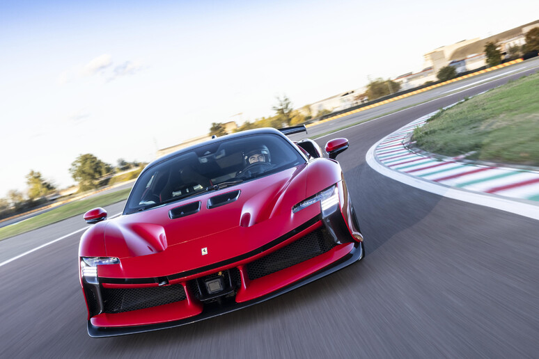 Ferrari SF90XX Stradale - RIPRODUZIONE RISERVATA