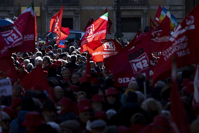 - RIPRODUZIONE RISERVATA